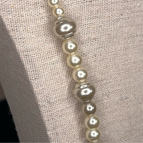 Vintage Pearl Beaded Necklace Multiple Size Beads Retro 80s Era Event Party - Picture 2 of 7